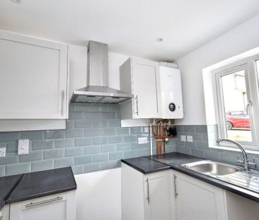 2 bedroom end of terrace house to rent - Photo 5