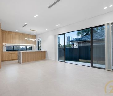 Modern & Spacious Three Bedroom Living - Photo 4