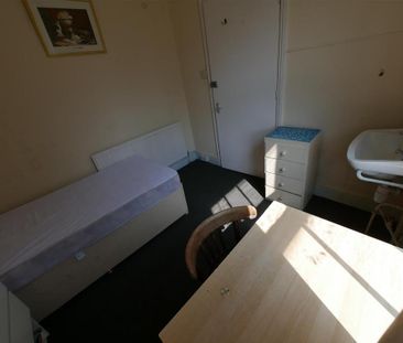 8 bedroom house share to rent - Photo 4