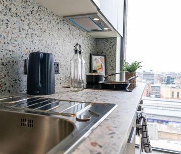 1 bedroom in a flat share to rent - Photo 6