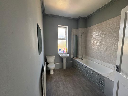 3 bedroom end of terrace house to rent - Photo 1