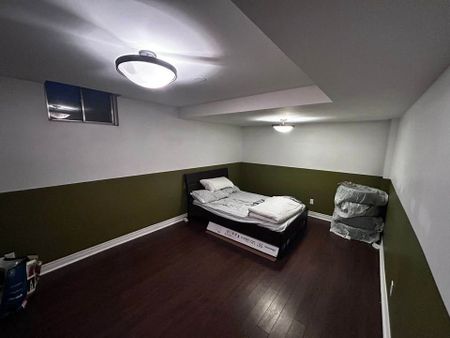 For Lease - 27 Sugarbush Square, Toronto, Ontario - Photo 3