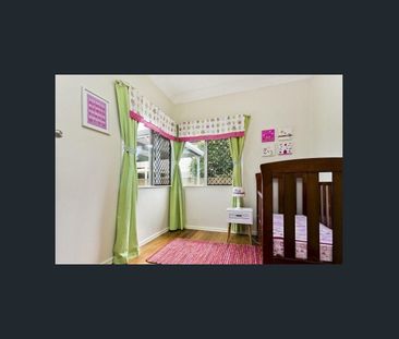 Post war home in great location - Photo 5