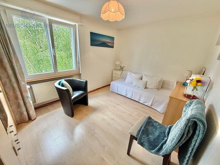 Bright and close to the center / Concierge service available! - Photo 3