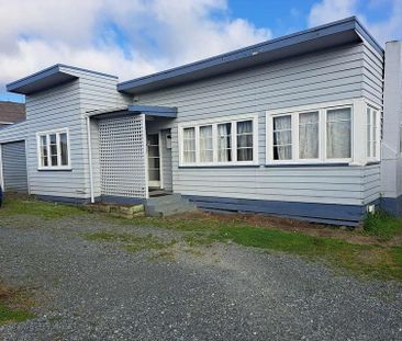 2 bedroom central with added storage rooms! - Photo 3
