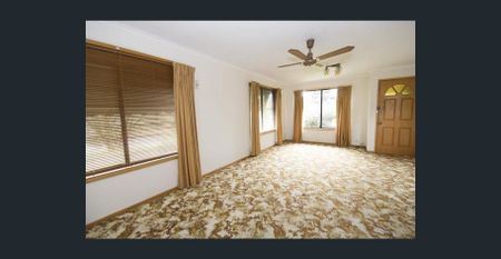 CHARACTER-FILLED 2-BEDROOM HOME IN TORQUAY - Photo 3