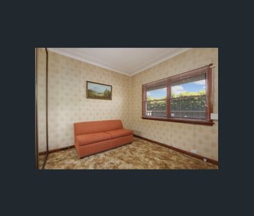 Spacious Family Home in Prime Girraween Location - Photo 3