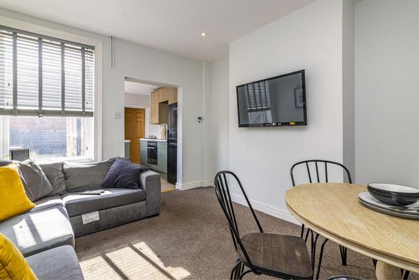 4 bedroom terraced house to rent - Photo 1