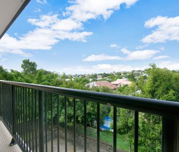 2 Bedroom Unit in Ideal Location - Water Bills included - - Photo 4