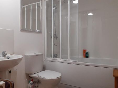 2 bedroom flat to rent - Photo 2