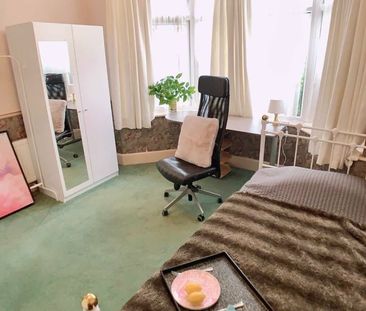 Room in a Shared House, Broadlands Road, SO17 - Photo 3