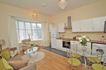 2 bedroom Apartment to rent - Photo 3