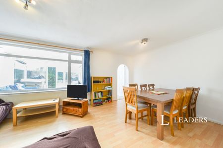 4 bedroom house to rent Hyde Avenue, EN6 - Photo 2