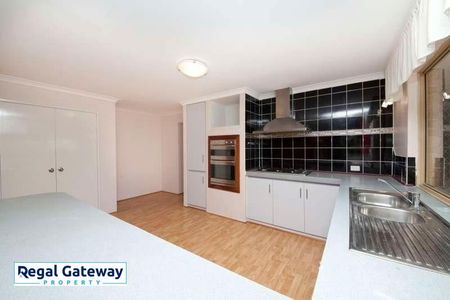 48 Derwent Crescent, SUCCESS WA 6164 - Photo 2