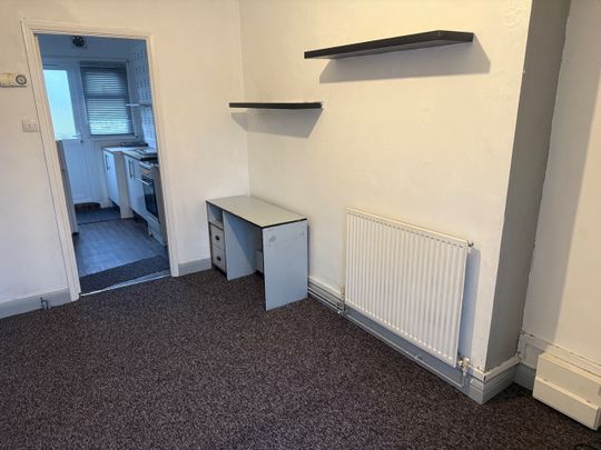 1 Bed Flat, Stretton Road, LE3 - Photo 1