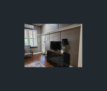 EXECUTIVE, FULLY FURNISHED HOME - Photo 6