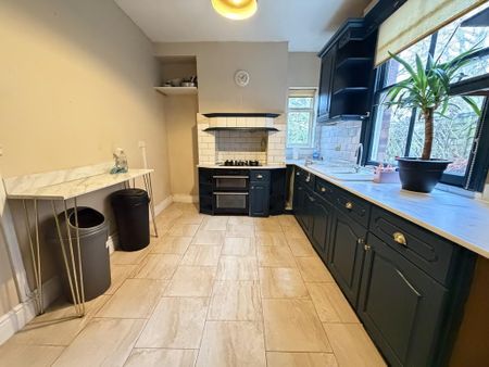 3 bedroom end of terrace house to rent - Photo 2