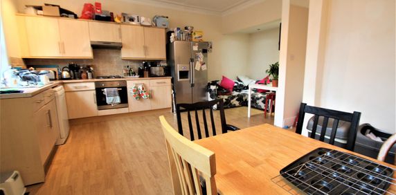 5 bedroom terraced house to rent - Photo 2