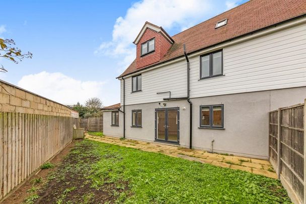 5 bedroom detached house to rent - Photo 1