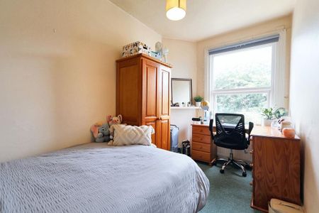 6 bedroom terraced house to rent - Photo 5