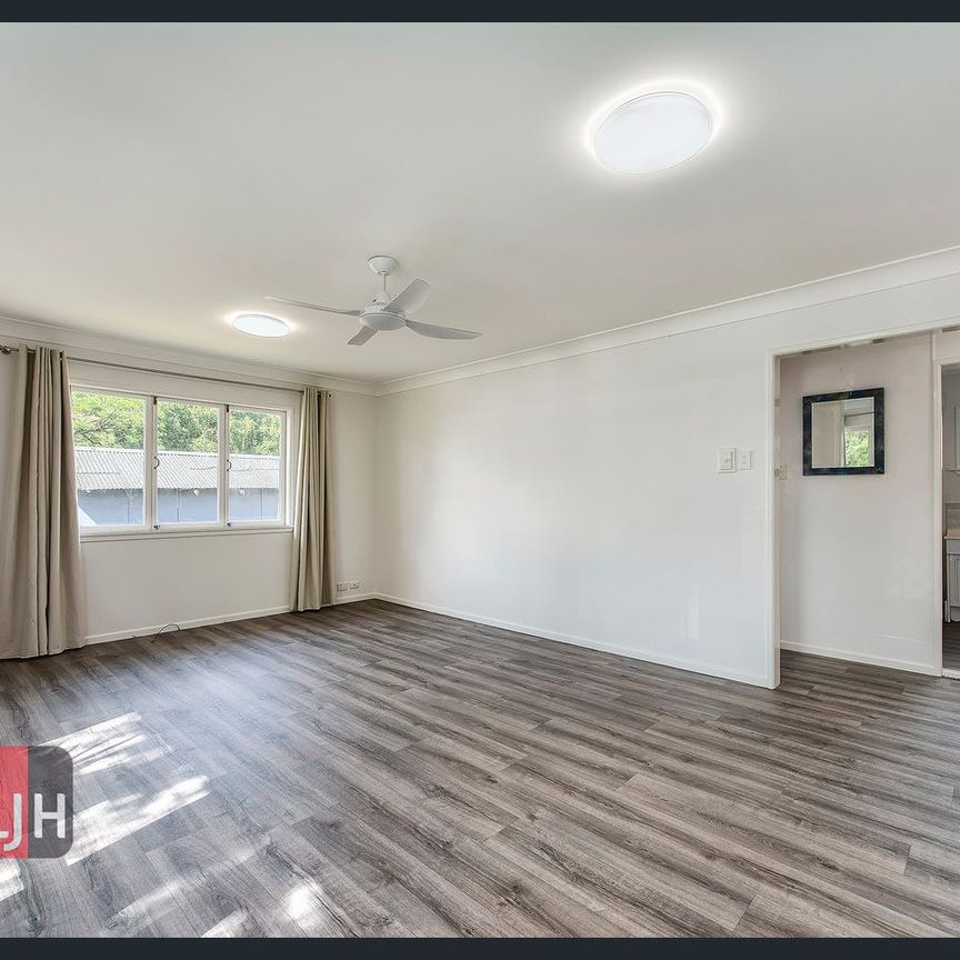 REFURBISHED, 2 BEDROOM UNIT IN THE HEART OF NEWMARKET - Photo 1