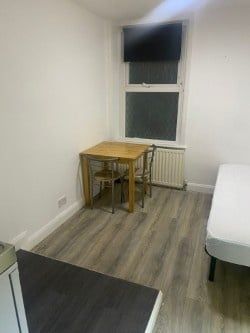 Studio Flat, Princess St, LU1 - Photo 1