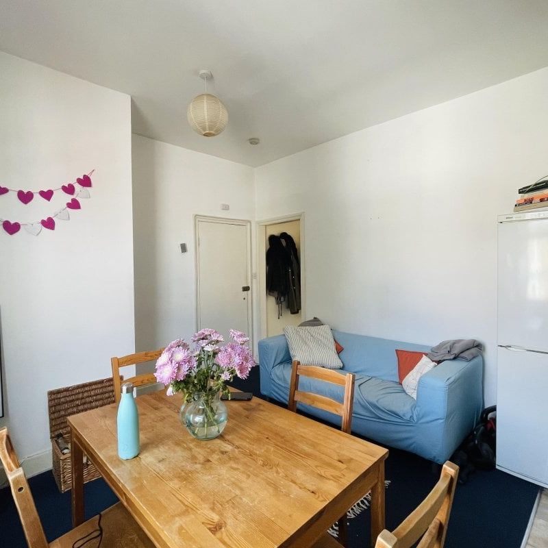 Tasman Road, LONDON - Photo 1