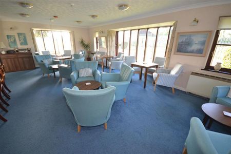 2 bedroom retirement property to rent - Photo 2