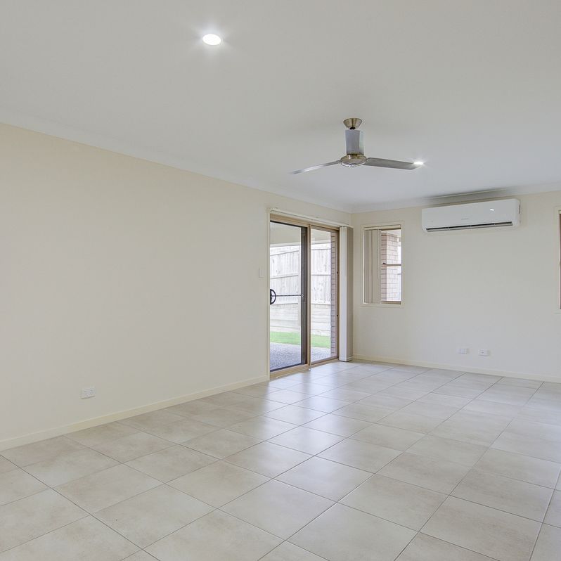 Comfortable Modern Home in Pimpama! - Photo 1