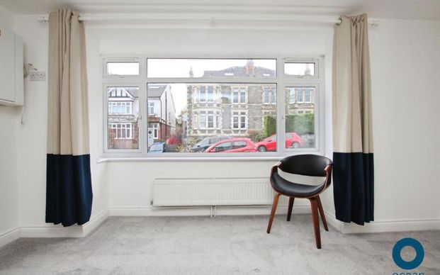 Recently redecorated on bed ground floor flat in Bishopston. Available now! - Photo 1