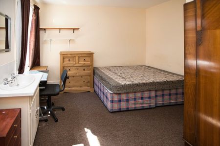 PREMIER Student House Winton - Photo 5