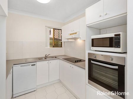 Great Location with Courtyard! - Photo 4