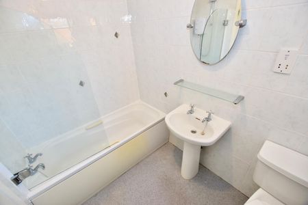 Bowfell Close, Nod Rise, Mount Nod, Coventry, CV5 7JN - 2 Bedroom Top Floor Flat - Photo 2