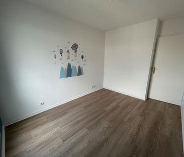 À louer - Appartement 4 pièces avec terrasse et parking - Photo 3