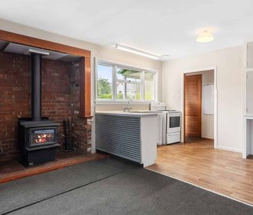 Family Home in Spreydon - Photo 2