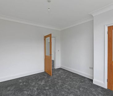 4 bedroom semi-detached house to rent - Photo 6