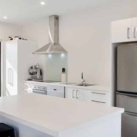 Spacious 3-Bedroom Stand alone Townhouse - Photo 3