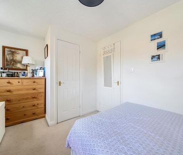 2 bedroom end of terrace house to rent - Photo 2