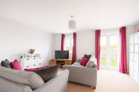 3 bedroom end of terrace house to rent - Photo 2