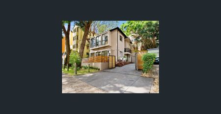 This lovely 3 bedrooms duplex is minutes walk to city bus stop and Double Bay Village. - Photo 5