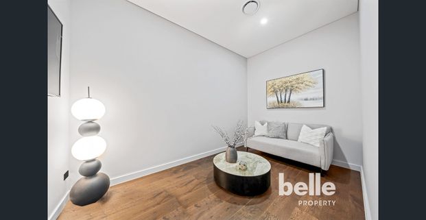 Brand-new 5 bedrooms family home in North Ryde for Rent - Photo 1