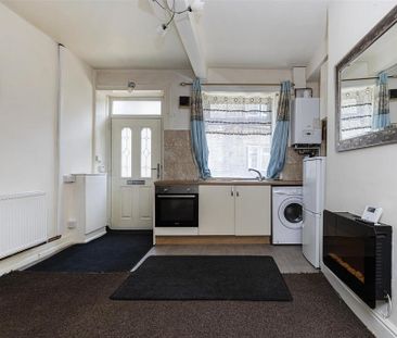 1 bedroom semi-detached house to rent - Photo 6