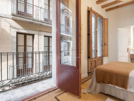 Excellent 3 Bedroom apartment with 9m² terrace for rent in El Born, Barcelona - Photo 3
