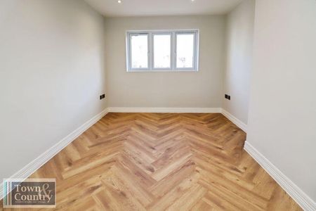 4 bedroom detached house to rent - Photo 3