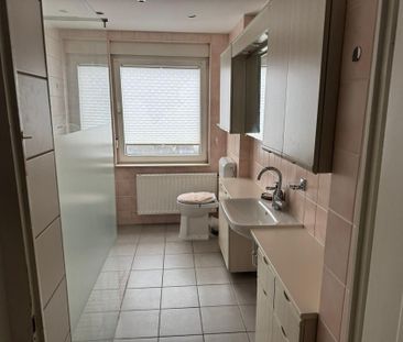 Helle 3-Zimmer-Wohnung mit großer Terrasse mit Einbauküche - Foto 1