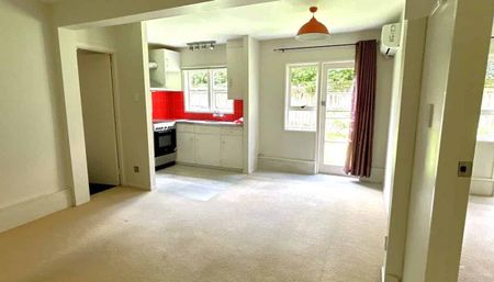 Superb Location - 2 bedrooms + 1 Study - Photo 5