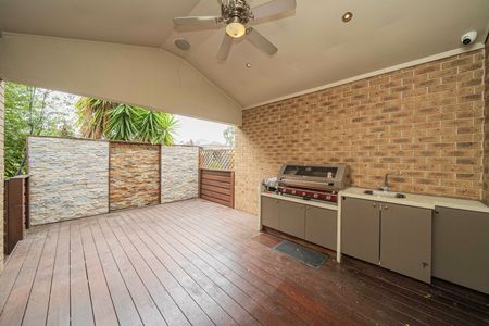 Contemporary Family Home in the Heart of Berwick - Available now - Photo 3