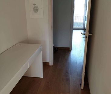 Volledig gerenoveerd appartement op de 2de verdieping, ideaal geleg... - Photo 4