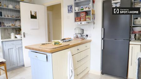 Room for rent in lovely 5-bedroom house in Rathfarnh, Dublin - Photo 3