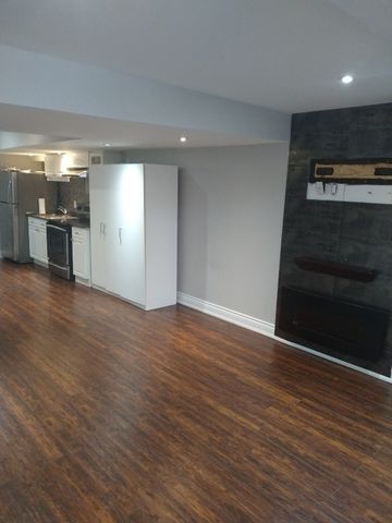 For Lease - 129 Matthewson Avenue, Bradford West Gwillimbury, Ontario - Photo 5